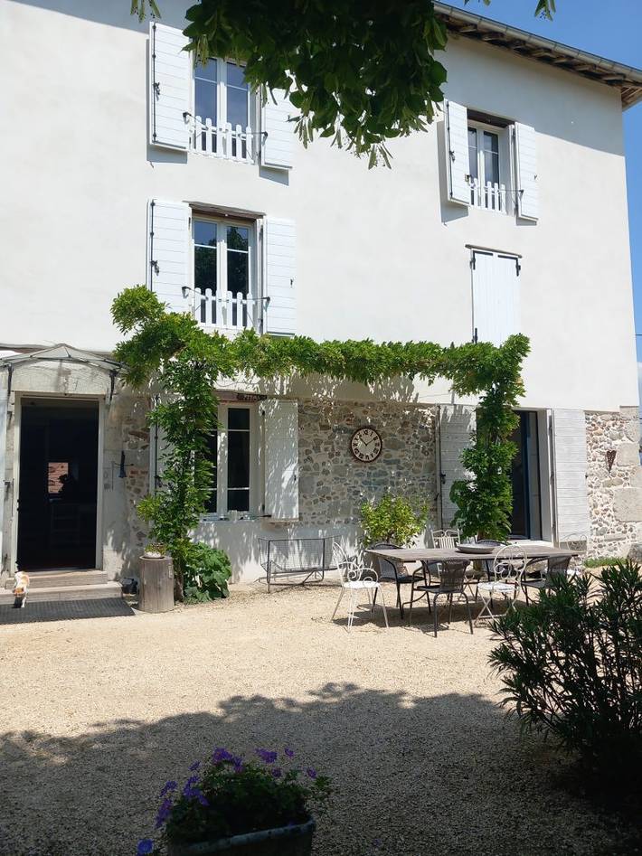 Chambre d’hôte pour 4 personnes, avec jardin, animaux acceptés à Saint-Jean-d'Avelanne