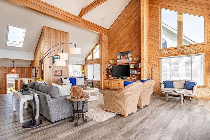 Vacation rental for 10 people, with balcony and pool as well as hot tub in Hatteras Island