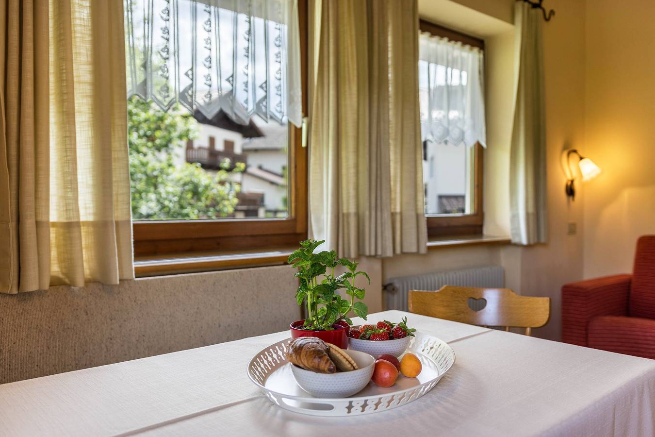 Entire apartment, Apartment '4 Vikoler' with Stunning Schlern View, Large Sun Terrace, Wi-Fi, Garden, Balcony in Völs am Schlern, Dolomiti Superski
