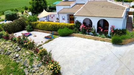 Cottage pour 4 personnes, avec piscine ainsi que vue et jardin à Alcalá la Real