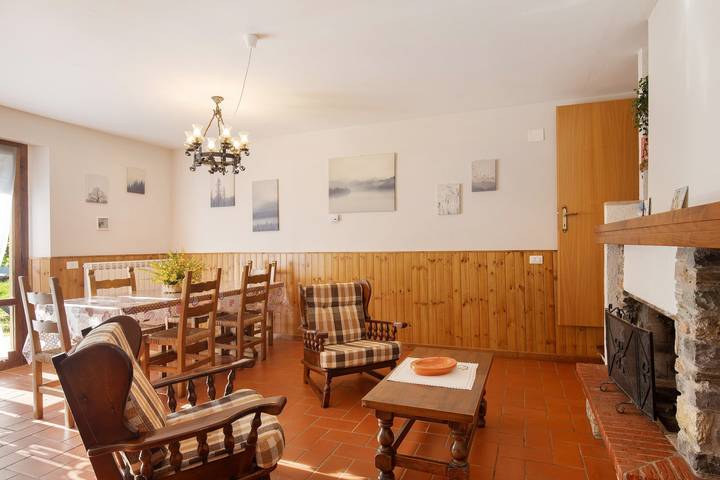 Casa vacanze 'Careggine' con vista sulle montagne, terrazza privata e Wi-Fi in Careggine, Garfagnana
