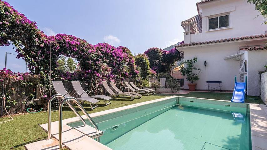 Location de vacances pour 7 personnes, avec jardin et piscine à Èze