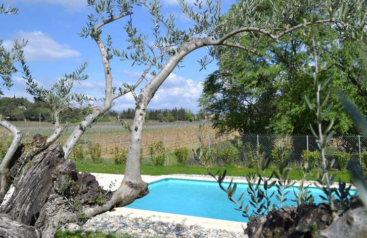 Gîte pour 6 personnes, avec jardin ainsi que piscine et terrasse