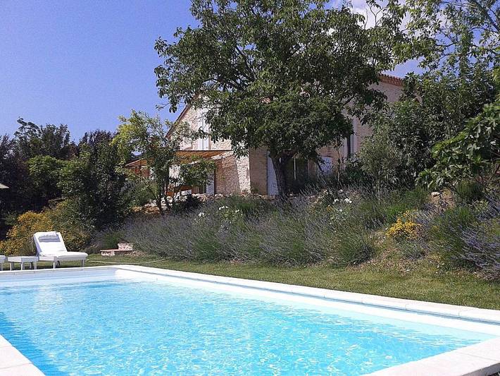 Location de vacances pour 2 personnes, avec piscine et terrasse ainsi que jardin et vue à Lamillarié - 4