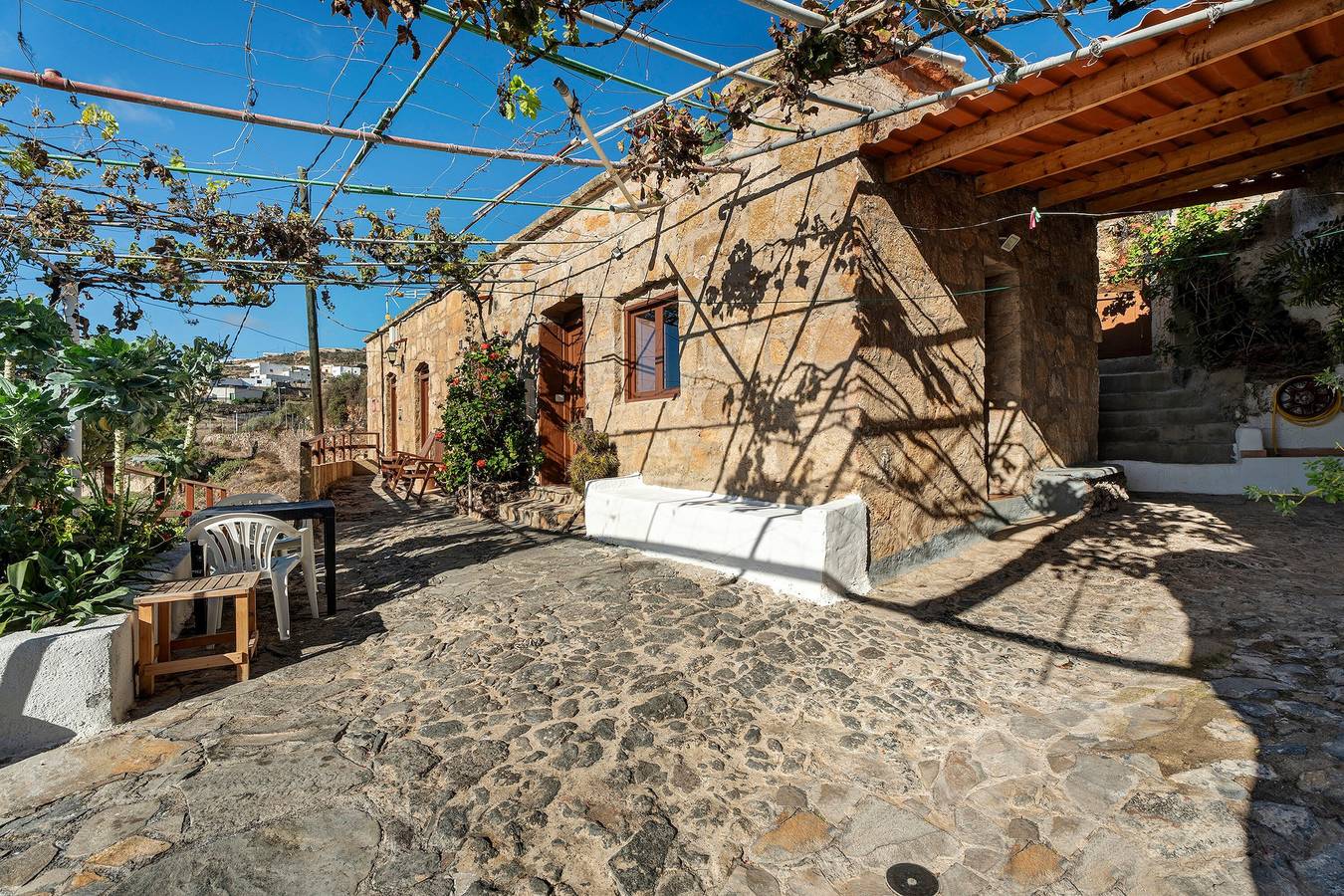 Apartamento entero, Apartamento vacacional 'Eco Holidays House Races' con terraza privada, jardín privado y Wi-Fi in La Zarza (Canary Islands), Fasnia