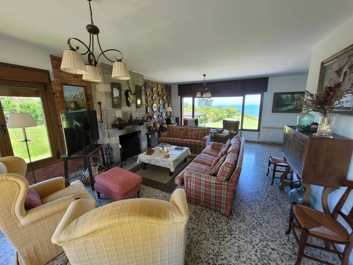 Casa Rural Los Sabugos, entre el mar y la montaña in La Isla (Colunga), Colunga