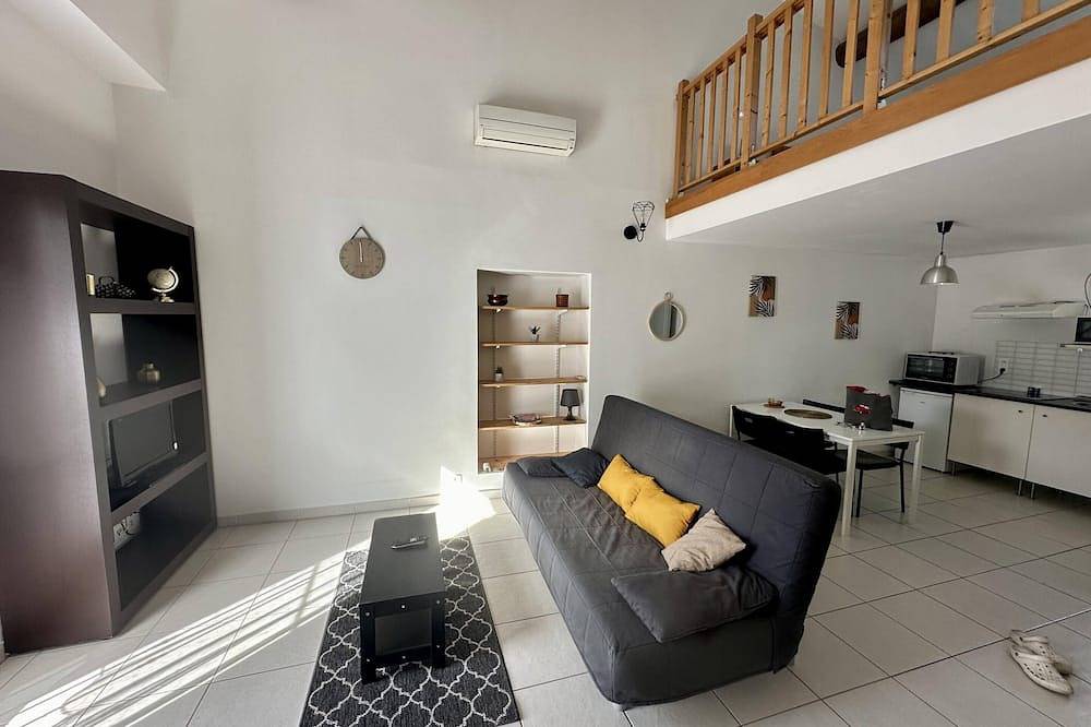 Apartamento entero, 7 - Le P'tit Roupillon-Apartamento-Vista al Jardín-Baño privado con ducha in Pont-Saint-Esprit, Region de Nimes