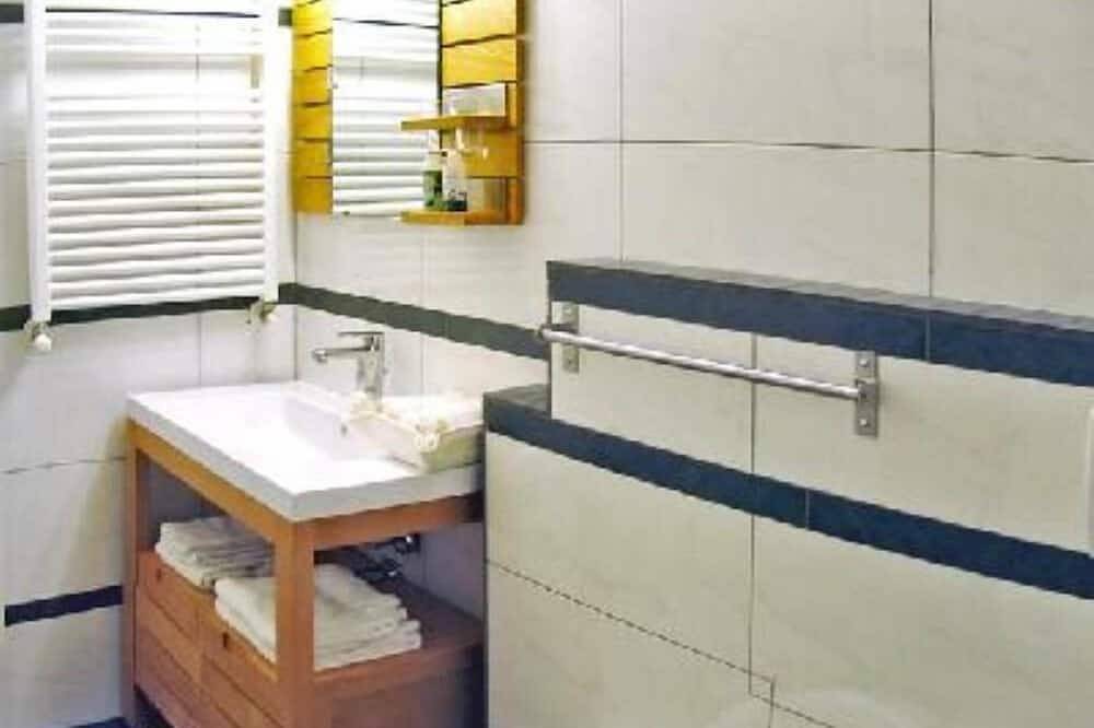 Appartamento intero, Centro, wi-fi ,climatizzato,utenze pulizie biancheria camere e bagno comprese . in Parma, Provincia di Parma