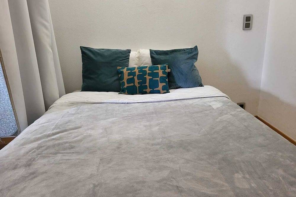 Ganze Wohnung, Serene studio in European Quarter perfect for your city getaway in Etterbeek, Brüssel und Umgebung