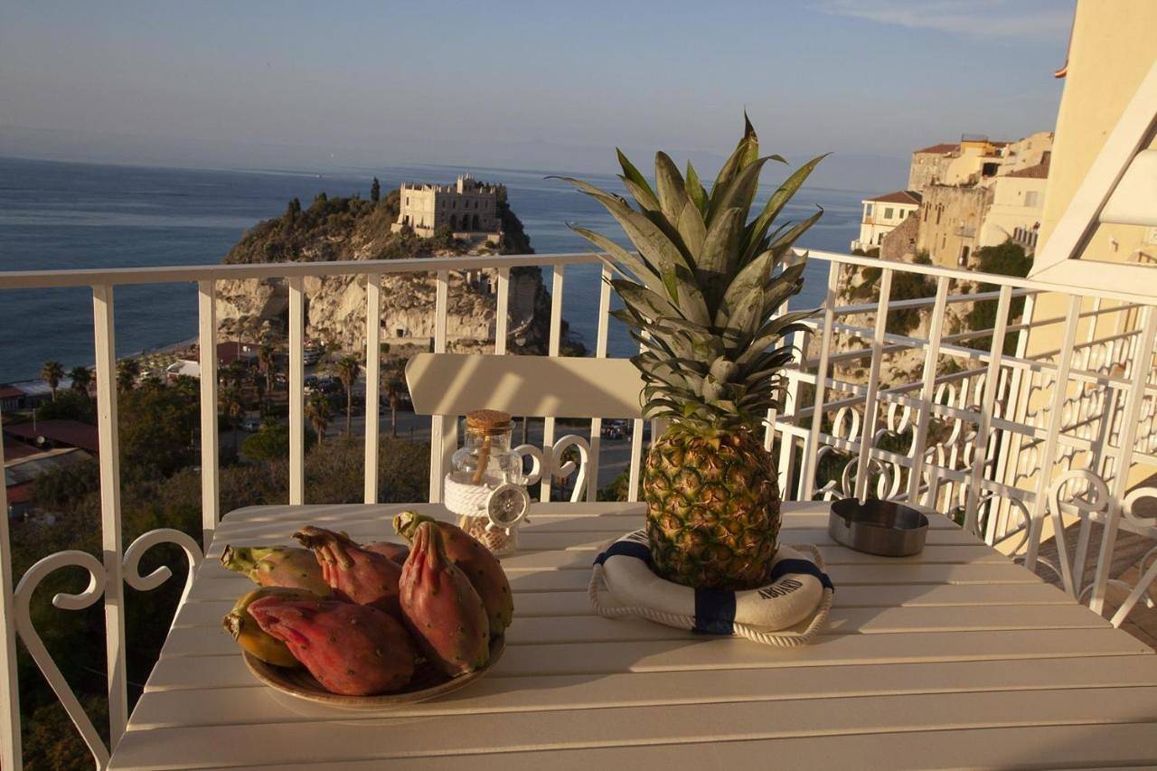 Le Tolde del Corallone in Spiaggia del Convento, Tropea