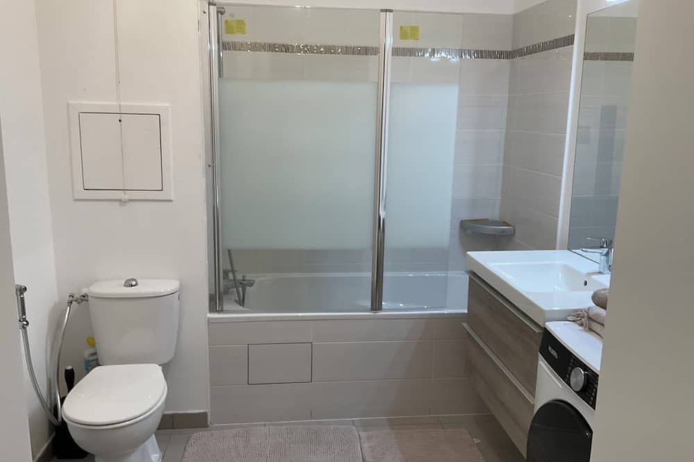 Entire apartment, Seemingly comfortable and modern in Clamart, Hauts-de-Seine
