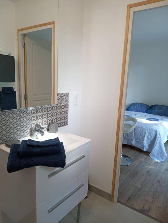 Appartement de vacances entier, Chambre au calme entourée par la nature. in Saint-Léon-sur-Vézère, Périgord Noir