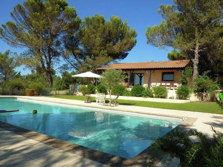 Location de vacances pour 10 personnes, avec piscine et jardin à Saint-Siffret