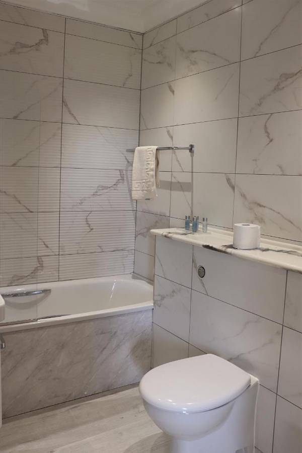 Double or Twin Room with Garden View in Freshwater East, Pembrokeshire