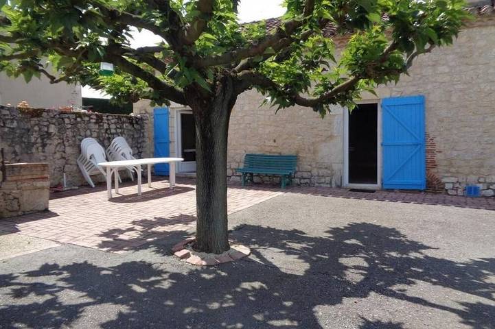 Location de vacances pour 5 personnes, avec jardin à Parnac (Lot)