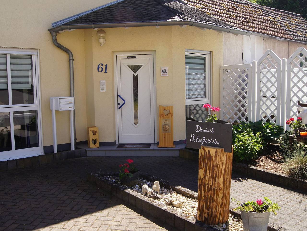 Ganze Ferienwohnung, Domizil Schieferstein - Appartement/Fewo, Bad, Wc, 2 Schlafräume in Kellenbach, Landkreis Bad Kreuznach