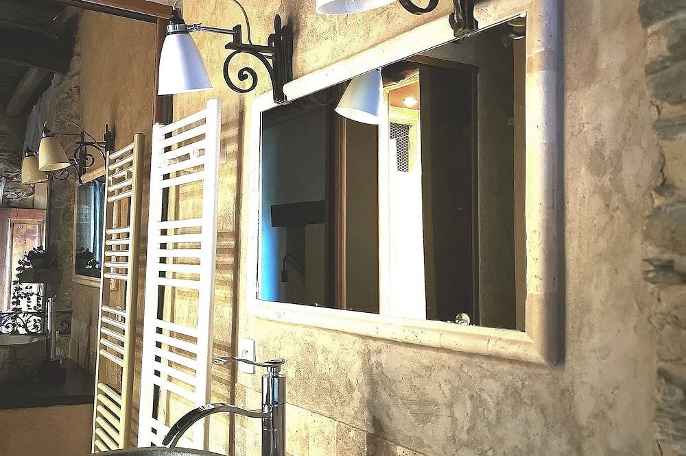 Authentique gîte rustique de village. in San-Martino-di-Lota, Cap Corse