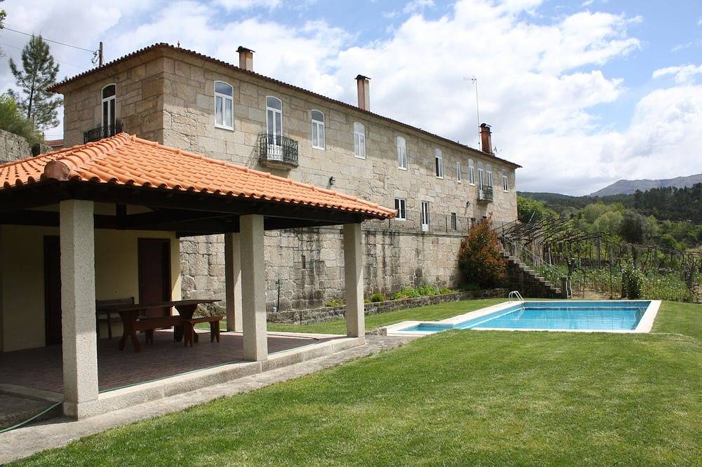 Casa vacanza a Ave a partire da 171€ a notte