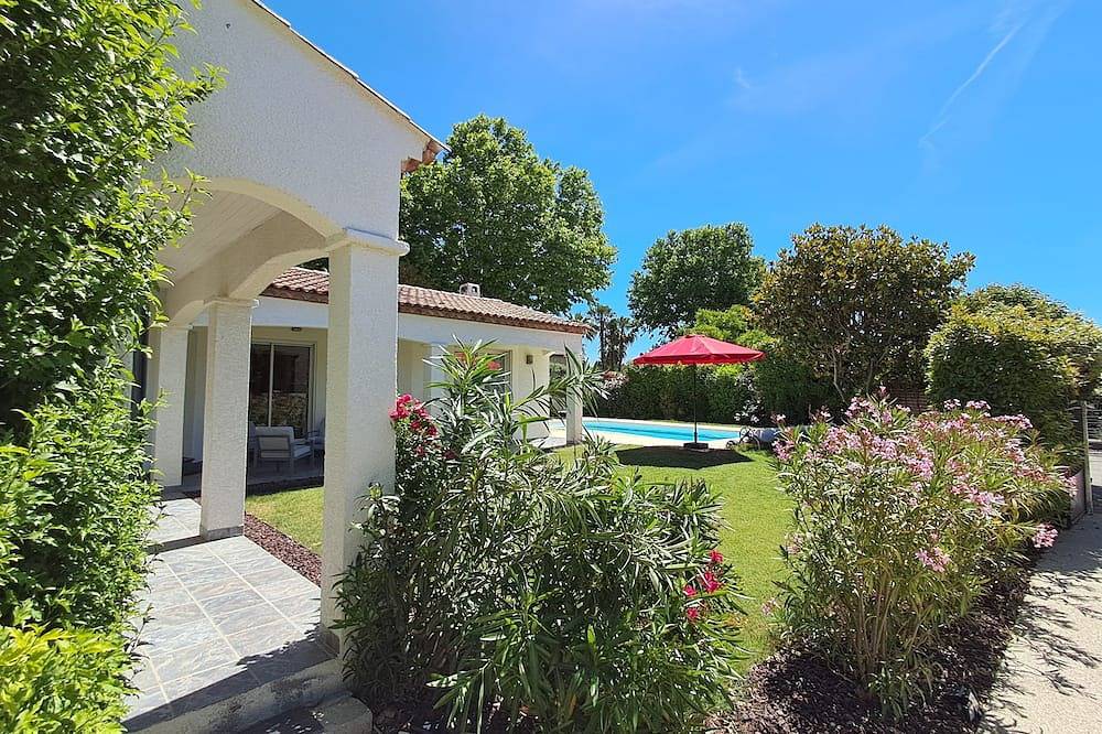 Beautiful, quiet villa, swimming pool, jacuzzi, lovely garden in Saussan, Mittelmeerküste (Frankreich)