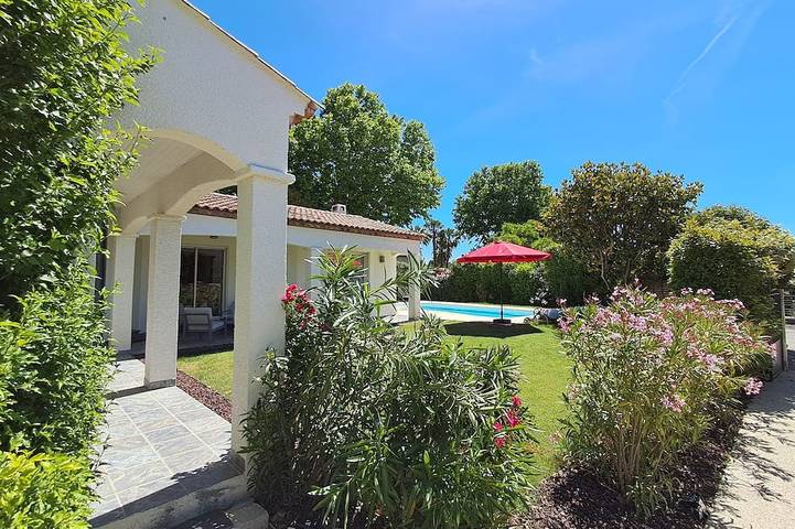 Location de vacances pour 6 personnes, avec jardin ainsi que jacuzzi et terrasse à Saussan