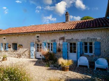 Vacation House for 4 Guests in Saint-Martial-Viveyrol, Nouvelle-Aquitaine, Picture 4