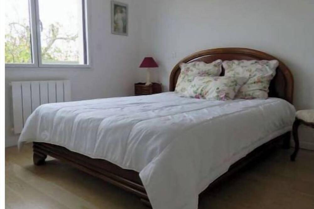 Maison Chaleureuse Cité en Centre Ville a 15 Minute de la Plage in Jard-sur-Mer, Vendée