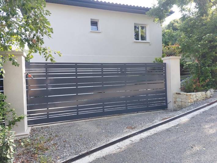 Gîte pour 3 personnes, avec jardin et vue, animaux acceptés à Mercuer - 2