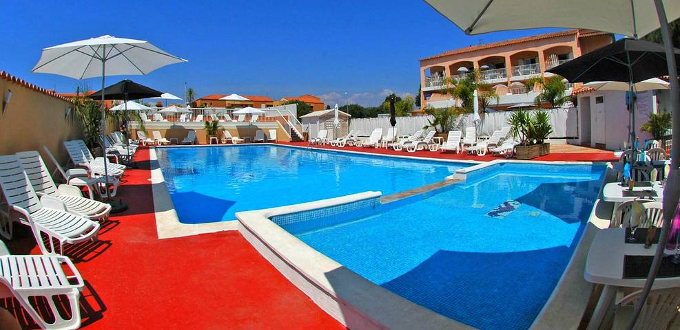 Appartement de vacances pour 6 personnes, avec piscine ainsi que jardin et terrasse, animaux acceptés