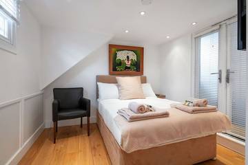 Holiday Rental for 8 People in Redbridge, London, Photo 3
