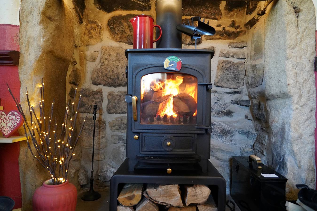 Traditional 2 Bedroom Cottage in Eyam, Hope Valley in Eyam, Derbyshire