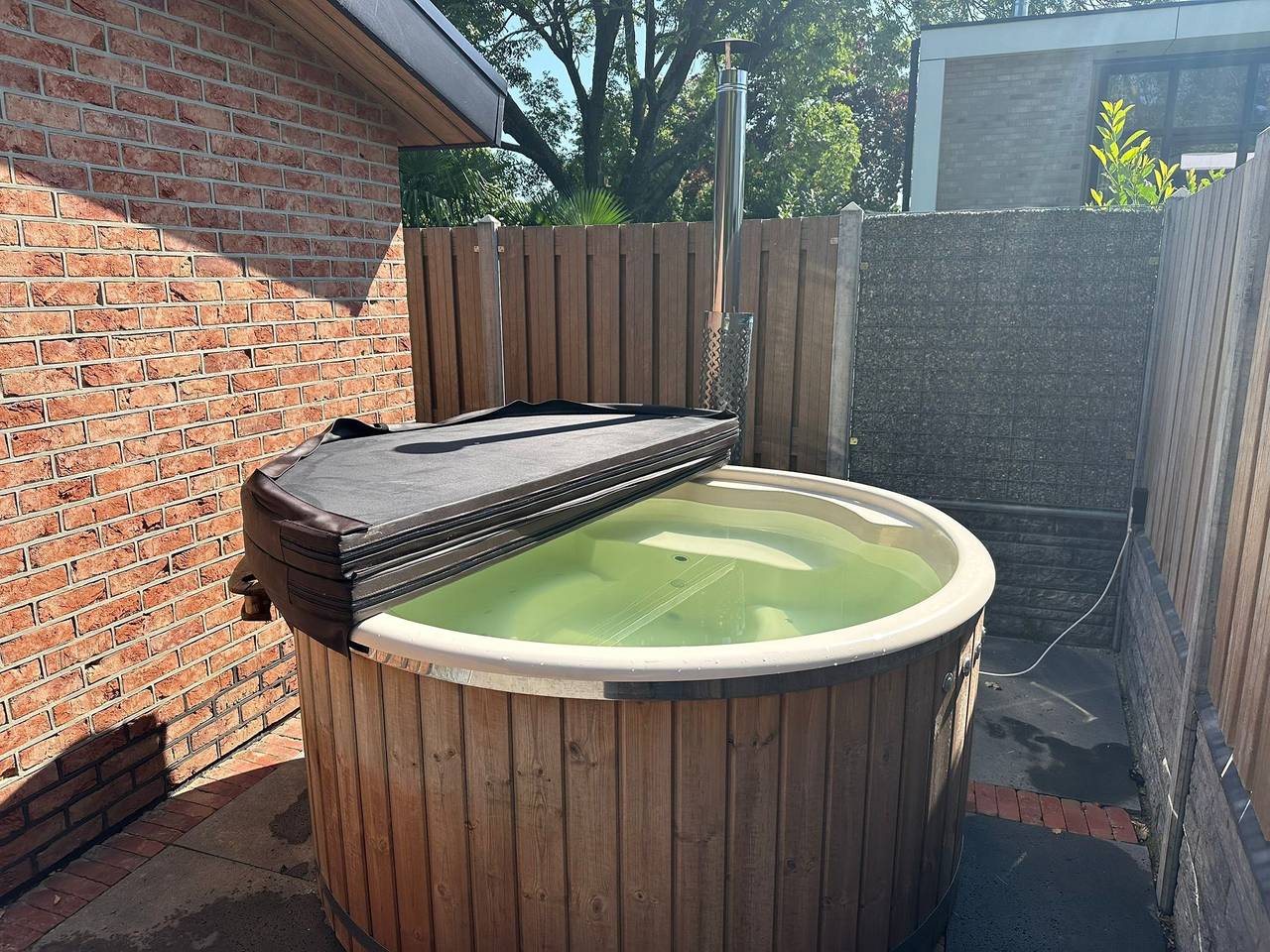Resort Rhederlaagse Meren — Brick Lodge with Hot Tub | 6 persons in Veluwe