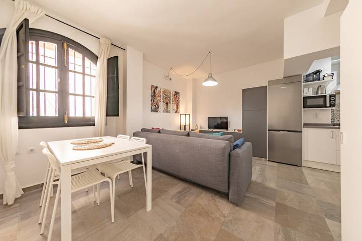 Ganze Wohnung, Ferienwohnung 'Tulip' mit Klimaanlage in Casco Antiguo, Sevilla