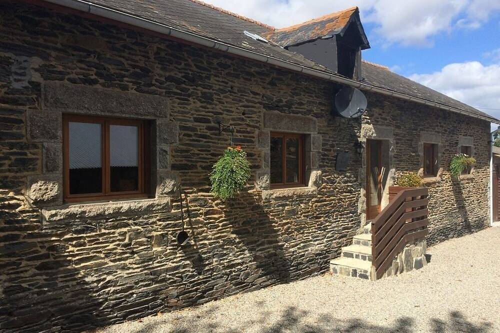Gîte rural de ferme tranquille avec grand jardin et terrasse in Plussulien, Cotes-d'Armor