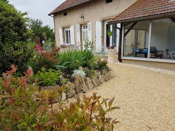 Gîte pour 8 personnes, avec terrasse et jardin à Cindré
