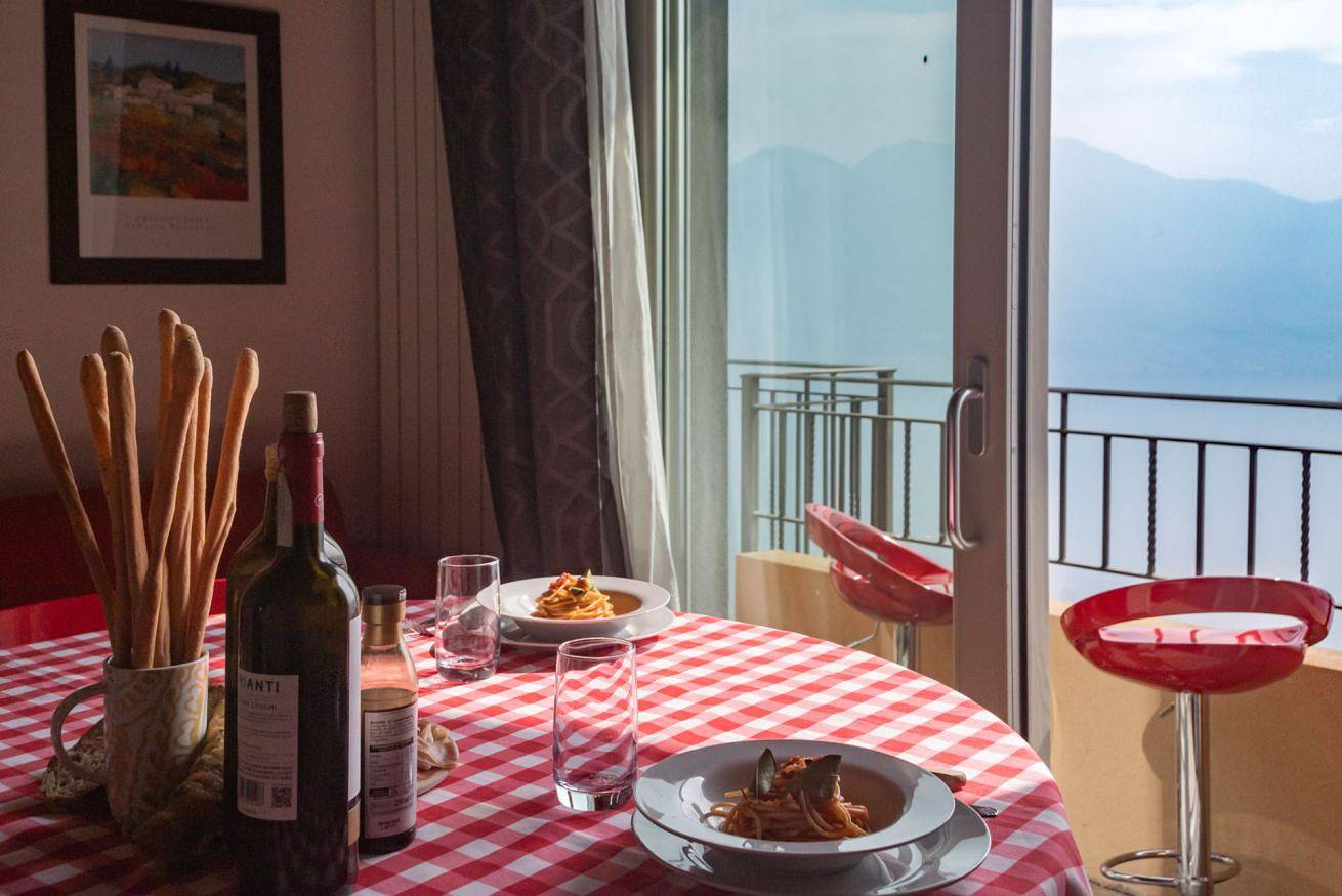 Apartamento entero, Dante - with spacious balcony and Lake view in Spiglia, Municipio de Parzanica