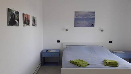 Chambre d’hôte pour 3 personnes, avec balcon et vue à Isolabona