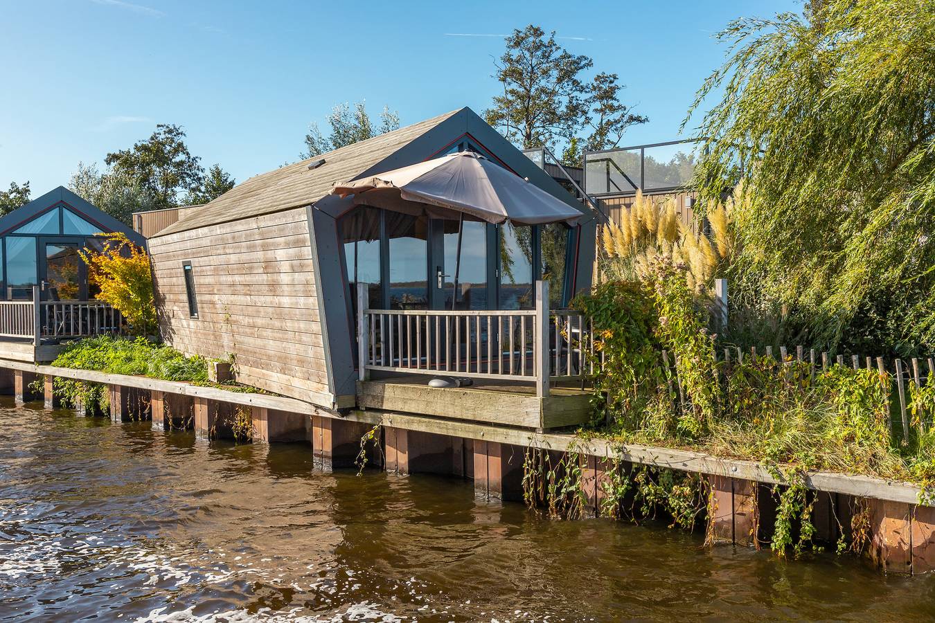 Vakantiepark De Wiedense Meren — Tiny House Hafenblick | 4 Personen in Nationalpark Weerribben-Wieden