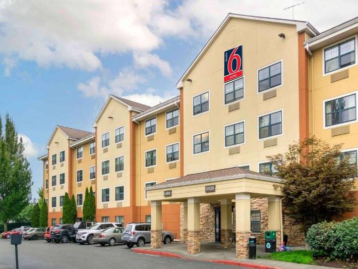 Hotel for 4 people, kid friendly in Puget Sound