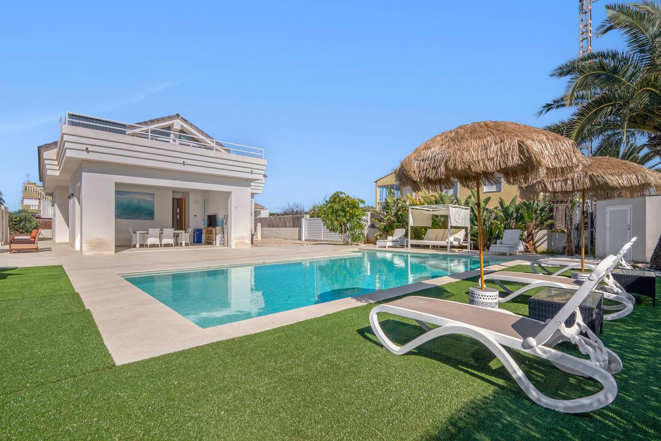Villa 1ª Linea Cudei dichtbij het strand met zwembad & Wi-Fi in Dénia, Costa Blanca