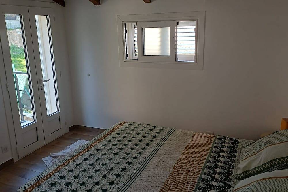 A Casuccia small, peaceful, detached house between the sea and the mountains in Peri, Ajaccio und Umgebung