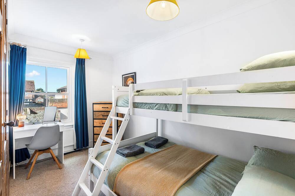 Flint Cottage – 3 mins to beach in Littlehampton, West Sussex