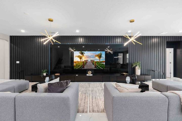 Vacation home for 16 people, kid friendly in Kissimmee