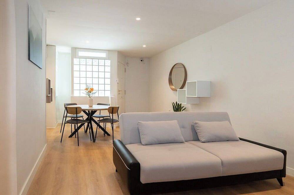 Appartamento intero, Sants centro: terraza y calma urbana in Barcelona Centre, Barcellona
