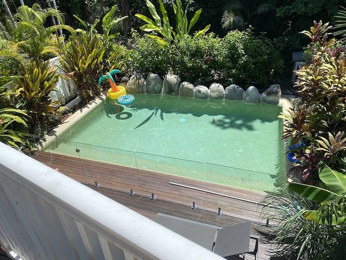 Holiday home for 8 people, with garden and pool as well as balcony in Port Douglas