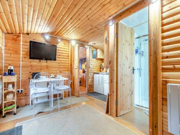 Vacation Rental for 2 Guests in Colchester, Essex, Picture 3