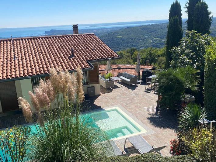 Ferienhaus für 6 Personen, mit Terrasse und Garten sowie Pool und Seeblick in Villanuova sul Clisi