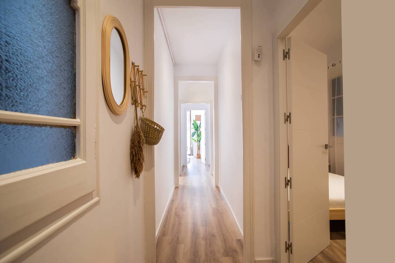 Apartamento entero, 12par1003- Luminoso piso en Paralelo in Centro Barcelona, Barcelona