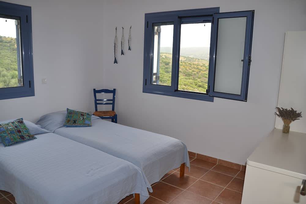 Luxury cosy villa, magic panorama view. Complete privacy.\ninfinity pool 10x4m. in Messenien