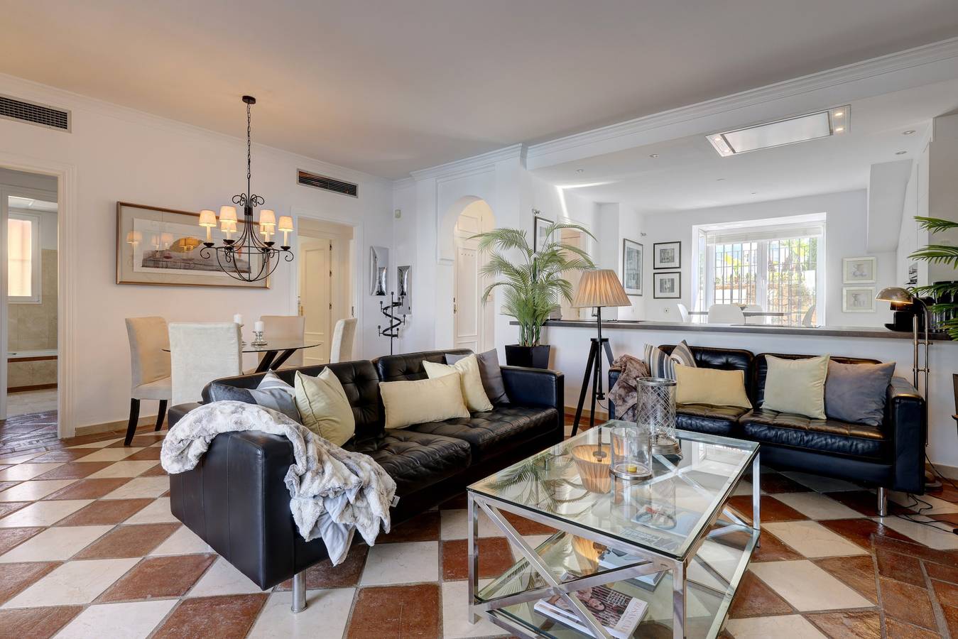 Apartamento entero, Apartamento "La Perla de Marakech 5" con vistas al mar, piscina compartida y Wi-Fi in Casares Costa, Casares