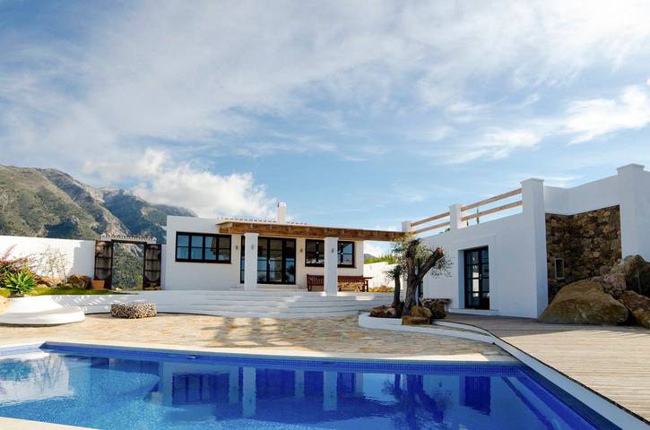 Villa for 8 people, with garden and pool - 1